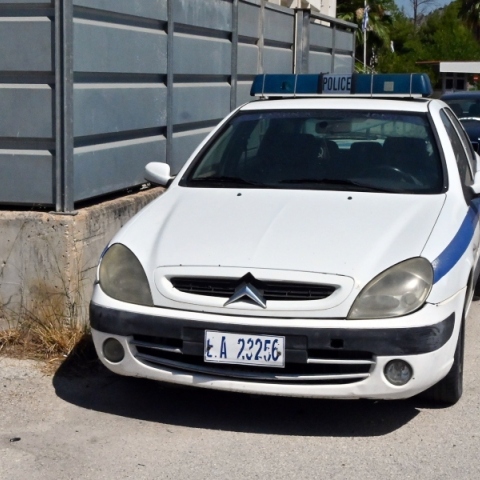 Χαλκιδική: Ανήλικη λήστεψε μίνι μάρκετ με φαλτσέτα και χειρουργική μάσκα	