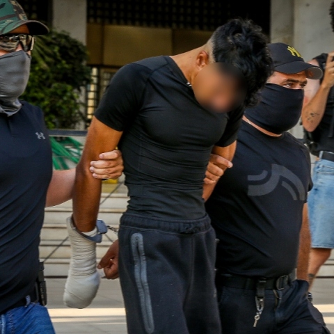 Στην Ευελπίδων οδηγείται ο 28χρονος καθ' ομολογίαν δολοφόνος του Σταύρου Γεωργίου
