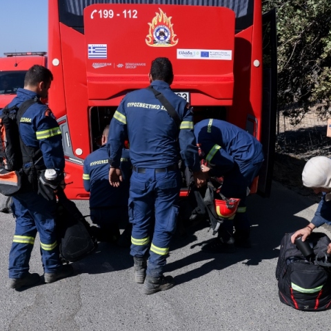 Φωτιά τώρα στην Άνδρο -  112 για εκκένωση της Παλαιόπολης