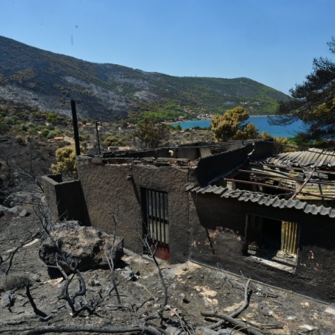 Άμεση κρατική αρωγή και στήριξη των πληγέντων - Το σχέδιο αποκατάστασης των πυρόπληκτων περιοχών	