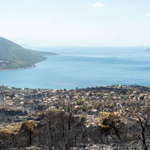 Χωρίς ενεργό μέτωπο η φωτιά στη Δυτική Αττική - Μάχη με τις αναζωπυρώσεις σε 144.243 καμένα στρέμματα