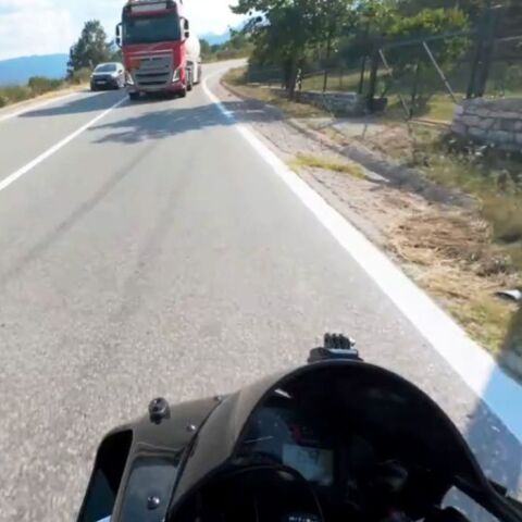 Λίμνη Πλαστήρα: Ταυτοποιήθηκε ο οδηγός του βυτιοφόρου που έκανε επικίνδυνη προσπέραση