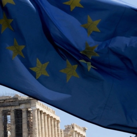 ΥΠΟΙΚ: Όφελος 2 δισ. ευρώ από την πρόωρη αποπληρωμή 13 δισ. ευρώ του δημόσιου χρέους το 2026
