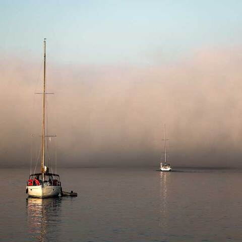Sea smoke στην Κίμωλο έφερε πυκνή ομίχλη στο νησί και στη θάλασσα