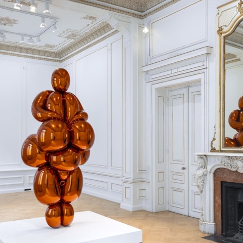 Jeff Koons Balloon Venus Lespugue (Orange), 2013-2019 Ανοξείδωτος ανακλαστικός χάλυβας με διάφανη χρωματική επίστρωση 266,9 x 124,1 x 104,7 εκ. 1/5 μοναδικές εκδόσεις  Συλλογή Homem Sonnabend 