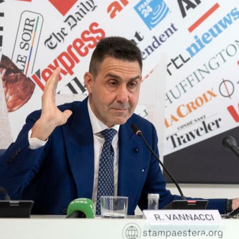 Ποιος είναι ο Ρομπέρτο Βαννάτσι που ανεβαίνει στις δημοσκοπήσεις και απειλεί τη Μελόνι