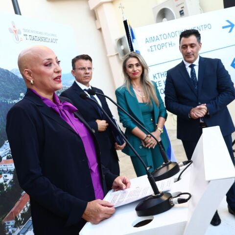 Παπανικολάου: Η ασθενής που είχε γράψει στον Μητσοτάκη για τις ελλείψεις και σήμερα εγκαινίασε τη νέα πτέρυγα