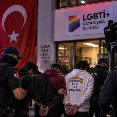 Τουρκία: Εκστρατεία κατά της ΛΟΑΤΚΙ+ κοινότητας με νέες συλλήψεις διαδηλωτών