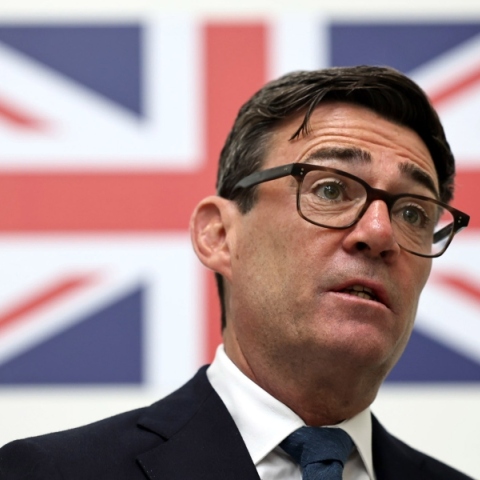 Ο Άντι Μπέρναμ «σκότωσε» το Brexit: Ο Βρετανός πρωθυπουργός θέλει επανένταξη της χώρας στην ΕΕ