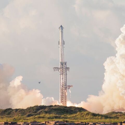 Το Starship της SpaceX έφτασε για πρώτη φορά σε τροχιά γύρω από τη Γη και έθεσε σε λειτουργία 26 Starlink