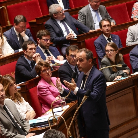 Γαλλία: Σε κατάσταση δημοσιονομικού εκτροχιασμού η χώρα, στο 119% του ΑΕΠ το δημόσιο χρέος
