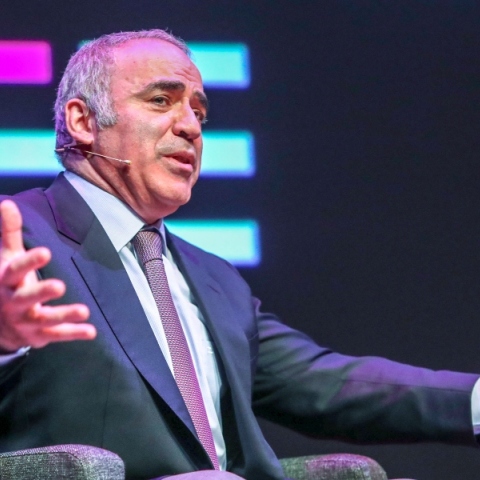 Ρωσία: Ο αυτοεξόριστος Γκάρι Κασπάροφ προειδοποιήθηκε ότι κινδυνεύει η ζωή του
