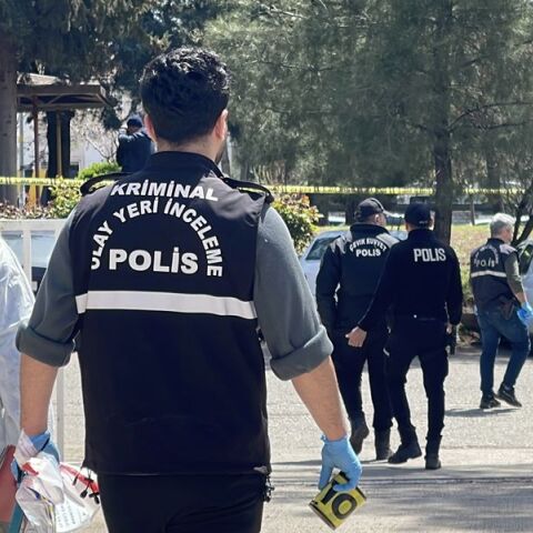 Τραγωδία στην Κωνσταντινούπολη: Νεκρή μια μαθήτρια από την επίθεση με μαχαίρι έξω από σχολείο
