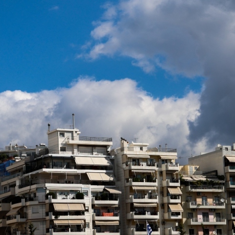Καιρός αύριο: Νέα άνοδος της θερμοκρασίας και τοπικές βροχές