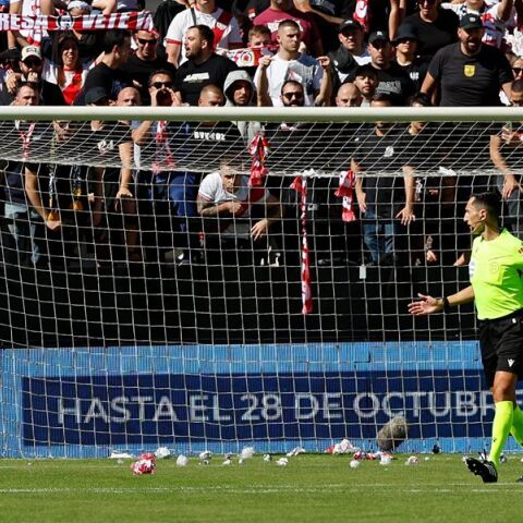 Απίστευτες εικόνες στη La Liga: Μπίλιες και σαΐτες έφεραν την οριστική διακοπή στο Ράγιο Βαγιεκάνο-Μπιλμπάο