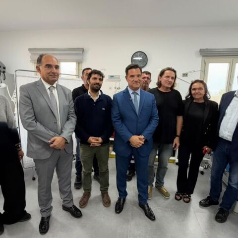 «Η συμμορία της μιζέριας»: Ξέσπασε ο Άδωνις Γεωργιάδης κατά διαμαρτυρόμενων στην Πάρο