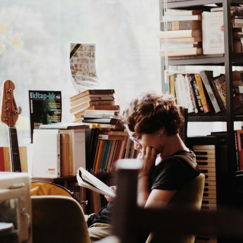 Book Therapy: Πρόβα (διαβαστερού) χειμώνα με Δοκίμιο, βιβλία Ιστορίας, Επιστήμης, Γονεϊκότητας και Χόμπι