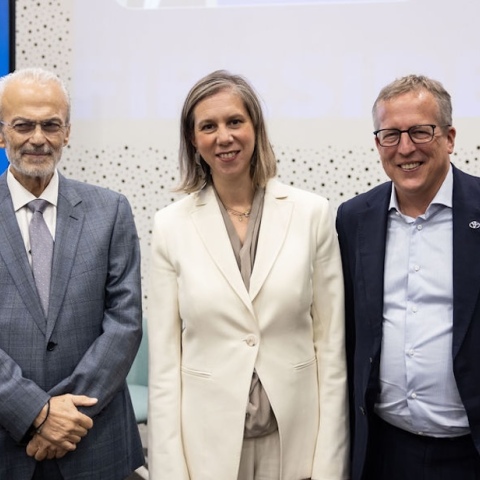Η CEO της Alphabet Education, Χριστίνα Παρασκευοπούλου με τον Γενικό Διευθυντή της MRB, Δημήτρη Μαύρο και τον Πρόεδρο & CEO της Inchcape Hellas, Hermann Riedl