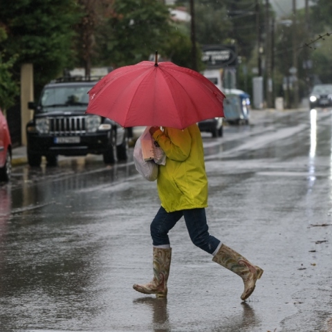 Καιρός αύριο: Νεφώσεις και τοπικές μπόρες – Πτώση της θερμοκρασίας