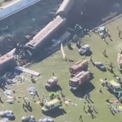 Η σύγκρουση τρένων στην Ισπανία, όπως φαίνεται από ελικόπτερο
