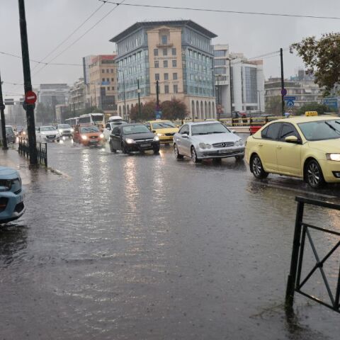 Καιρός σήμερα: Βροχές σε Εύβοια, Αιγαίο και Κρήτη – Έως 6 μποφόρ οι άνεμοι στο Αιγαίο