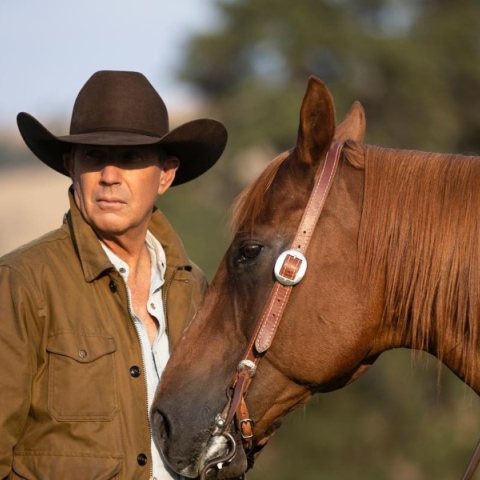 Ο Κέβιν Κόστνερ, αλογο