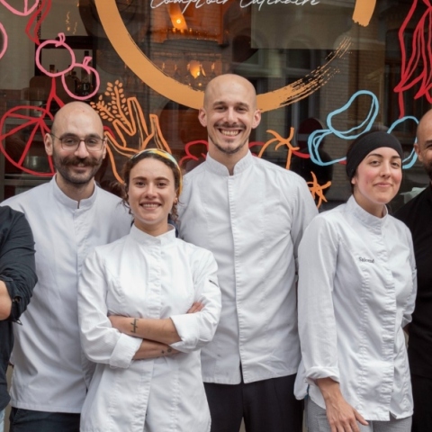 Ένας  Έλληνας σεφ στο Βέλγιο στους καλύτερους της χρονιάς, σύμφωνα με τα βραβεία «Gault & Millau». Ο Γιώργος Αθανασόπουλος είναι ο ιδιοκτήτης του εστιατορίου «Màloma» στις Βρυξελλες