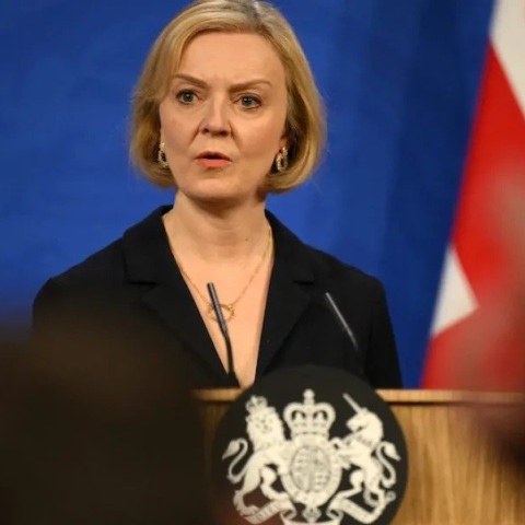 Η Λιζ Τρας πιέζεται και επιμένει στην αύξηση των συντάξεων