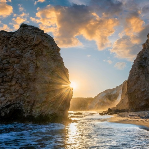 Ωδή από το National Geographic στη Μήλο  - «Υπάρχουν όλα τα χρώματα του ουράνιου τόξου»