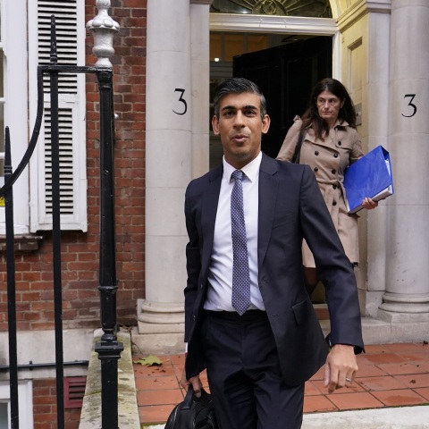  Προτεραιότητα της επόμενης κυβέρνησης, η επίτευξη οικονομικής σταθερότητας, δηλώνει ο Ρίσι Σούνακ - Αποκλείεται η πρόωρη προσφυγή στις κάλπες