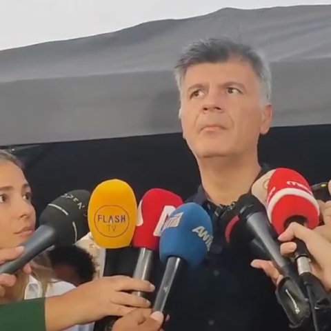 Μποφίλιου και Δεληβοριάς έξω από τη Βουλή