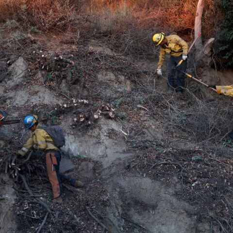 Λος Άντζελες: Ο εφιάλτης δεν έχει τελειώσει - Οι άνεμοι δυσκολεύουν τους πυροσβέστες