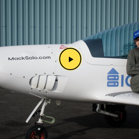 Έφηβος 17 ετών ο νεότερος πιλότος που έκανε μόνος του τον γύρο του κόσμου