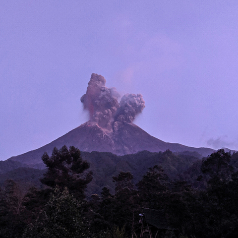 Σάκης Αρναούτογλου: Πώς η έκρηξη του ηφαιστείου Hunga Tonga θα μπορούσε να αλλάξει τον χειμώνα στην Ευρώπη 