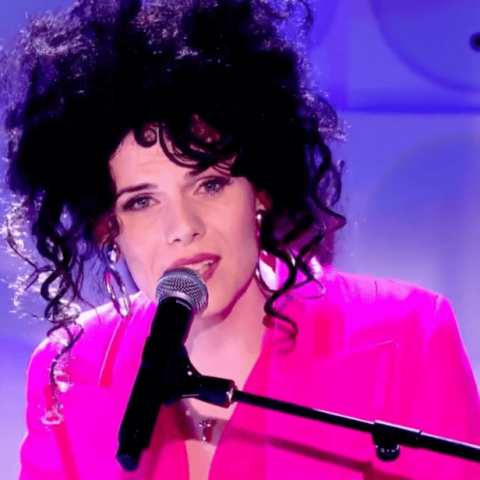 Τρανς κωμικός γδύθηκε σε live βρετανική εκπομπή