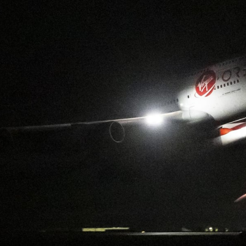 Το «Cosmic Girl» της Virgin απογειώνεται με τον διαστημικό πύραυλο κάτω από το φτερό του