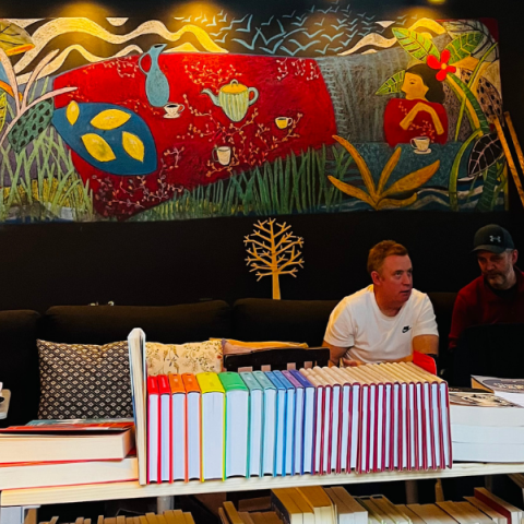 Little Tree Books & Coffee: Το αυτόχθον βιβλιοπωλείο της Ακρόπολης