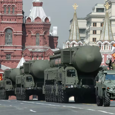 Βαλλιστικός πύραυλος σε στρατιωτική παρέλαση στη Μόσχα