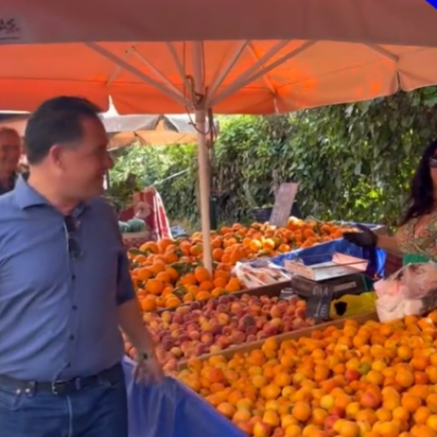 Ο Άδωνις Γεωργιάδης σε λαϊκή αγορά