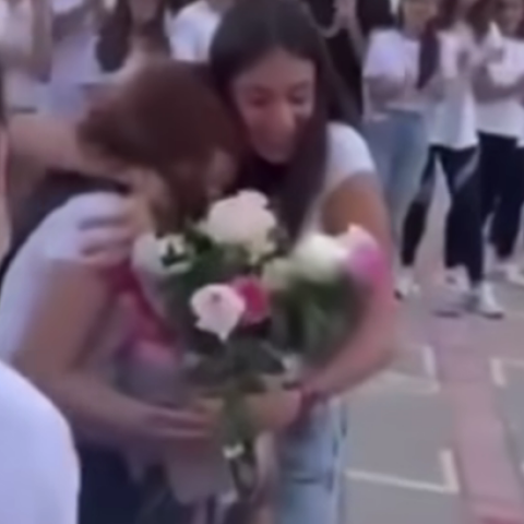 Μαθήτρια στην Κύπρο επιστρέφει νικήτρια στο σχολείο της την Κύπρο μετά από πρόβλημα υγείας