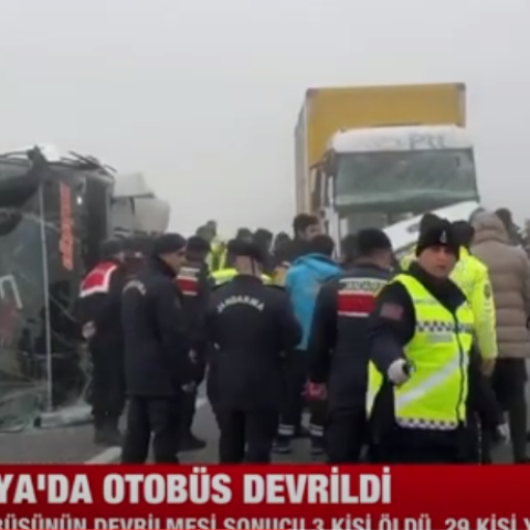 Tουρκία: Σύγκρουση φορτηγού με λεωφορείο με τουλάχιστον 4 νεκρούς και 36 τραυματίες 
