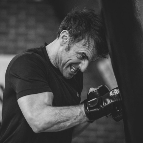 Στη δημοσιότητα φωτογραφίες του Μακρόν να προπονείται στο μποξ