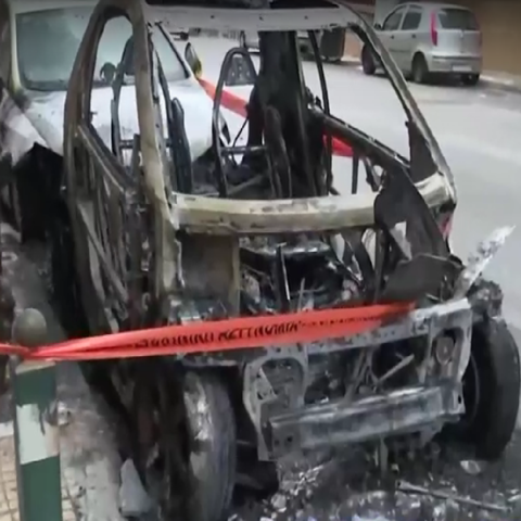 Κάηκαν ολοσχερώς δύο ΙΧ στα Πατήσια 