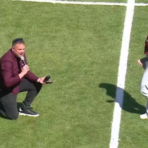 Της είχε τάξει πως θα την παντρευτεί όταν ανέβει η Λάρισα στην Super League και έφτασε η ώρα