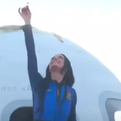 Βρε, λες; Μήπως η Κέιτι Πέρι και οι φίλες της δεν έφτασαν ποτέ στο διάστημα;