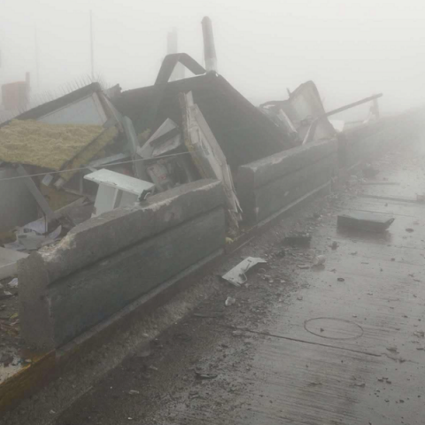 Τραγωδία στην Εγνατία: Δύο απανθρακωμένοι και τραυματίες - Νταλίκα έπεσε σε δύο ΙΧ στα διόδια του Πολύμυλου