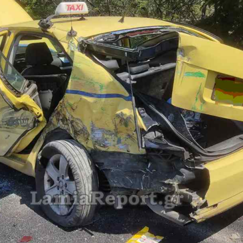 Λαμία: Σφοδρή σύγκρουση στην Εθνική Οδό  – Νταλίκα εμβόλισε ταξί με 4 επιβάτες