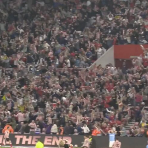 Αυτό είναι το ποδόσφαιρο - Επικές στιγμές από τους φιλάθλους της Σάντερλαντ μετά το γκολ στο 122' 