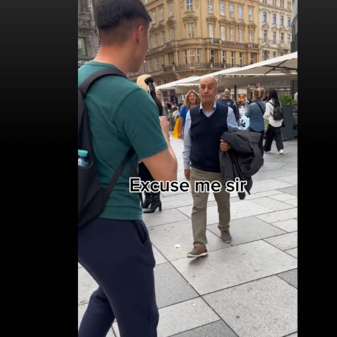 Ποιος είναι ο άνδρας στο Instagram που έχει γίνει viral μιλώντας δεκάδες γλώσσες;