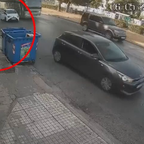 Απαγωγή στον Υμηττό: Ο 24χρονος ανοίγει την πόρτα του IX και δραπετεύει - Bίντεο ντοκουμέντο